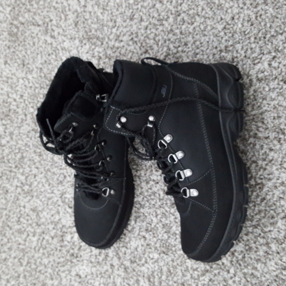 JBU Alexa water resistant boot NWOT